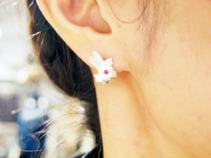 DECOvienya | Rabbit and Clover earrings（pair） | animal jewelry | 可愛勳物首飾 兔子耳釘