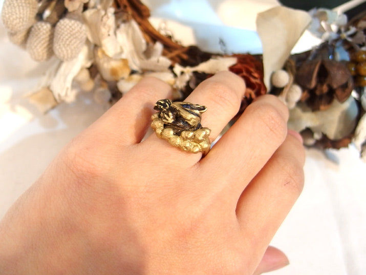 DECOvienya | Chipmunk and acorn ring | animal jewelry | 可愛勳物首飾 花栗鼠戒指